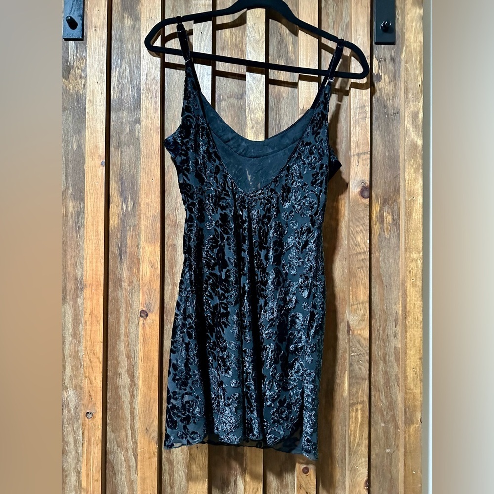 Vintage Victoria’s Secret Black Velvet Burnout Slip Small - Picture 3 of 10
